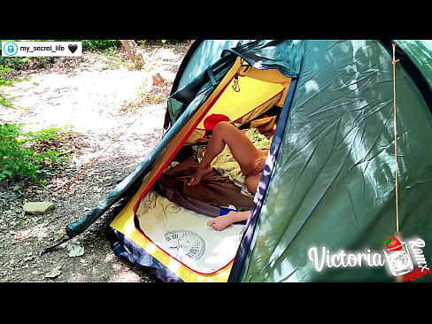 ❤️ Gefilmd op camera Gepassioneerd aftrekken Vreemdeling in een tent Super sex at us ❌