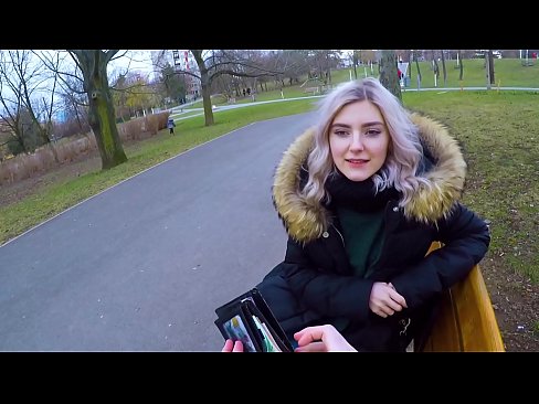 ❤️ Slikt het hete sperma van een vreemde voor geld - blowjob in het park door Eva Elfie Super sex at us ❌